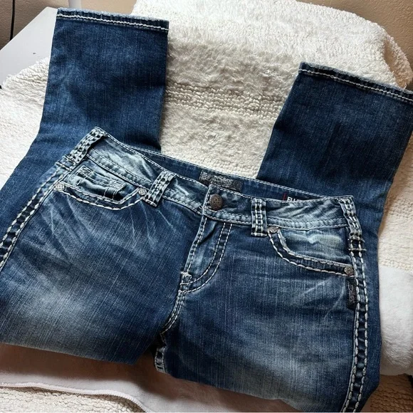 Women’s Silver Jeans Co. 
Style: Suki Mid Capris - Picture 5 of 8